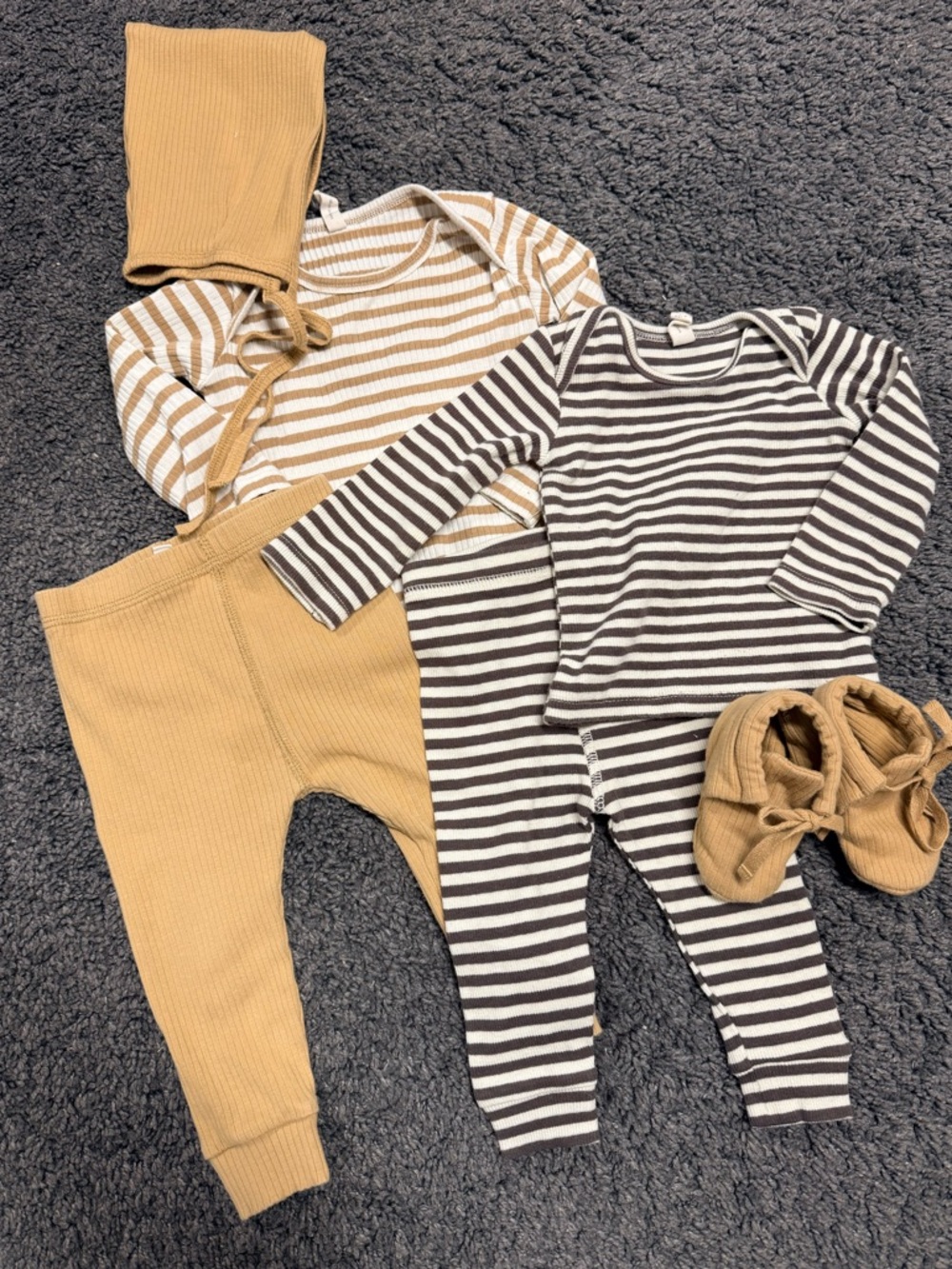 Quincy Mae Baby Set - Unisex - 6-12Month - EUC